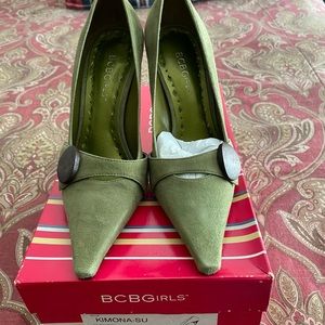 New BCBG green suede pumps in size 5